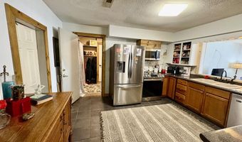 111 W Lee St, Aurora, MO 65605