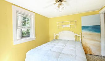 7 Freeman St, Bourne, MA 02532