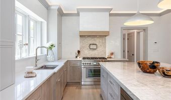 157 Ellery Ave, Middletown, RI 02842
