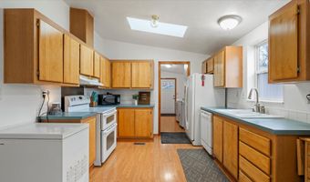 317 7th St, Benton City, WA 99320