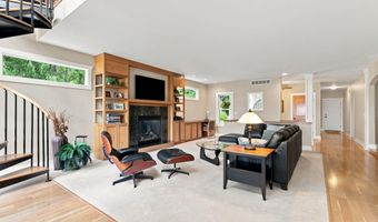 3235 Lakeview Dr, Allegan, MI 49010