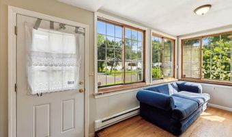 117 E Pershing St, Bloomfield, CT 06002