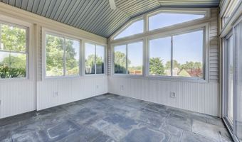 136 Juniper Ln, Berlin, CT 06037