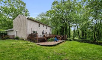 19 Stanley Ln, Middletown, NJ 07748