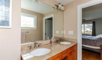 33 Rosewood Ln, Cumberland, RI 02864