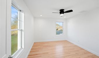 25 Scallop Shell Rd, Narragansett, RI 02882