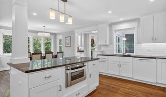 6430 KENHOWE Dr, Bethesda, MD 20817