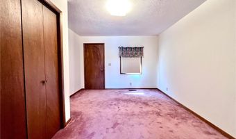 1160 Lake Dr, Big Stone City, SD 57216