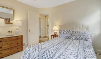 1114 N HARRISON St, Arlington, VA 22205