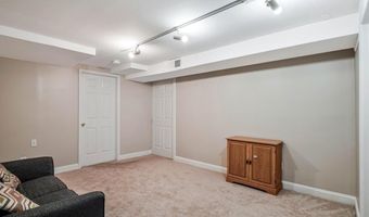 4406 ROUNDHILL Rd, Alexandria, VA 22310