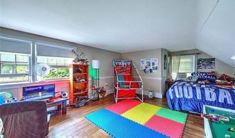3 Waumsett Ave, Cumberland, RI 02864