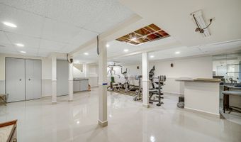 320 Brampton Ln, Arlington Heights, IL 60004