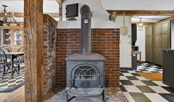 37 High St, Bradford, NH 03221