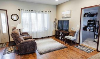 1716 Miller Ln, Aberdeen, SD 57401