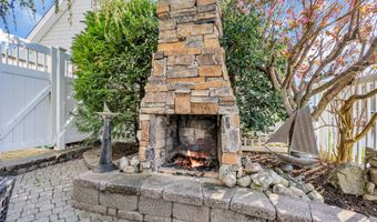 221 Magnolia Dr, Bayville, NJ 08721