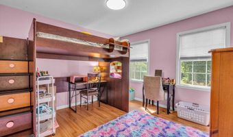 46 Ravenwood Blvd, Barnegat, NJ 08005
