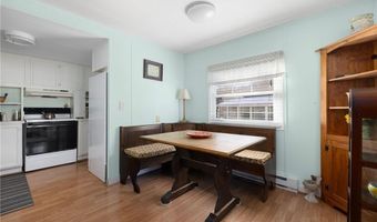 27 Woodward Rd, Lincoln, RI 02865