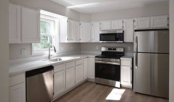 89 Knollwood Dr 89, Bethel, CT 06801