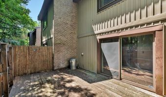 132 Point Of Woods Dr, Albany, NY 12203