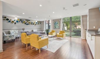 1021 N GARFIELD St #316, Arlington, VA 22201