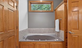 15526 Evans Rd, Basehor, KS 66007