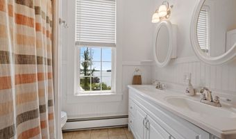 10 Wharf Rd, Center Harbor, NH 03226