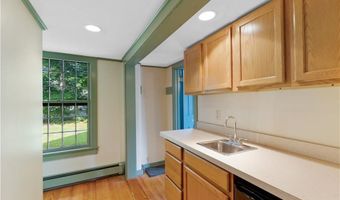 130 E Main St, Clinton, CT 06413