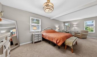 693 Rustic Valley Dr, Ballwin, MO 63021