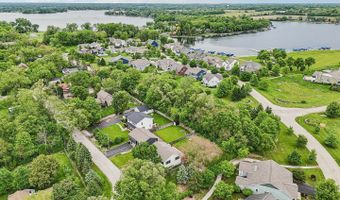 40511 N Minena St, Antioch, IL 60002