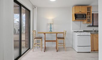 1581 N COLONIAL Ter 201-X, Arlington, VA 22209