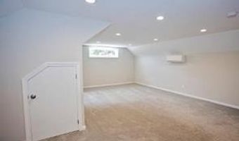 51 Newport Ave, Middletown, RI 02842