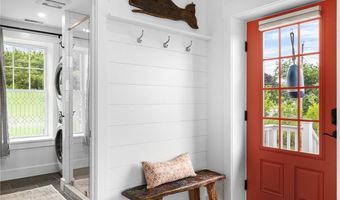 17 Goose Island Rd, Narragansett, RI 02882