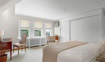 2 Hazard Ave, Newport, RI 02840