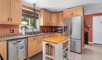 16 Taylor Ln, Warwick, RI 02886