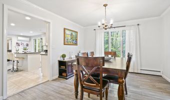 15 Roosevelt Dr, Bedford, NH 03110