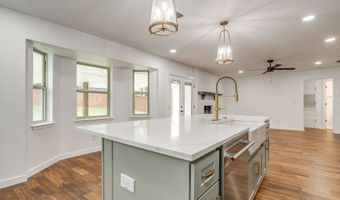 220 Rolling Hills Dr, Aledo, TX 76008