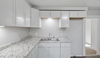 114 E College St, Aurora, MO 65605