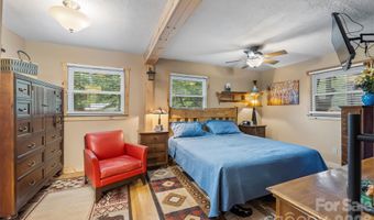 10 Oak Leaf Ln, Arden, NC 28704