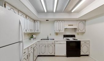 910 Claytonbrook Dr 1, Ballwin, MO 63011