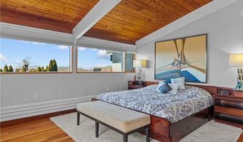 10 Ocean View Dr, Middletown, RI 02842