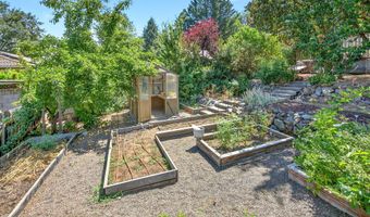 1108 Park St, Ashland, OR 97520