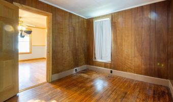 300 N Harshbarger St, Abingdon, IL 61410