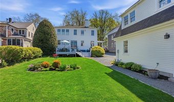 693 Hope St, Bristol, RI 02809