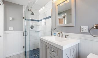 6 MacAlder St, Narragansett, RI 02882