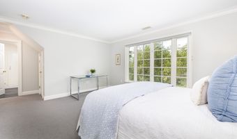 35 Foothills Dr, Avon, CT 06001