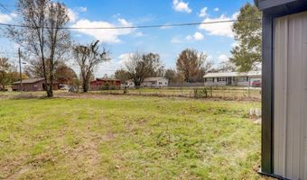 930 Porter Ave, Aurora, MO 65605