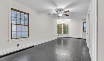 19 CENTER St, Barnegat, NJ 08005