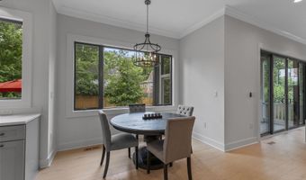 414 N MONROE St, Arlington, VA 22201
