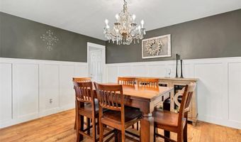 806 Hollyridge Dr, Ballwin, MO 63011