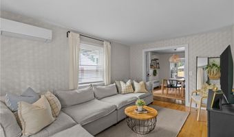 1107 Hope St, Bristol, RI 02809